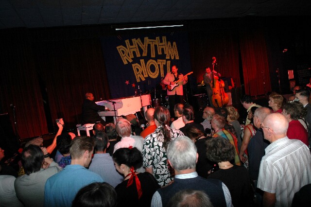 min 2007 11 25 riot 120